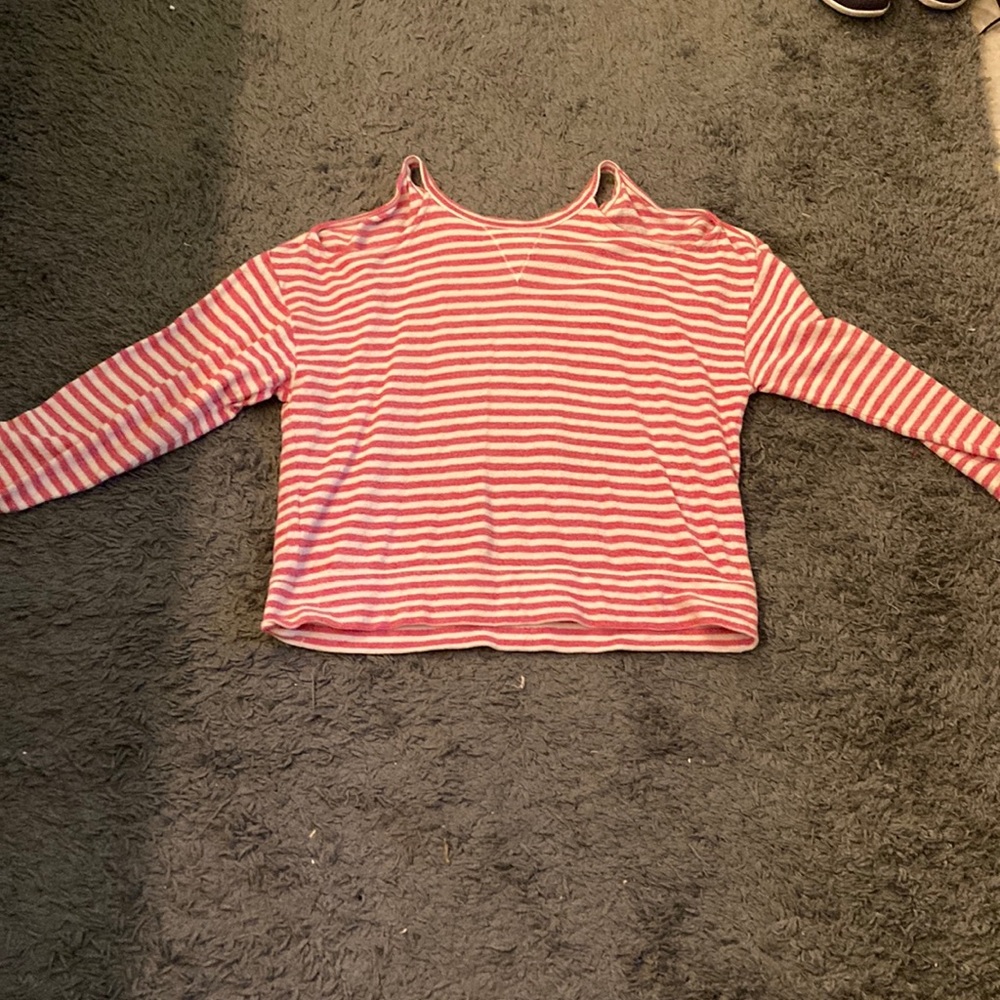BCBG long sleeve key hole shoulder top